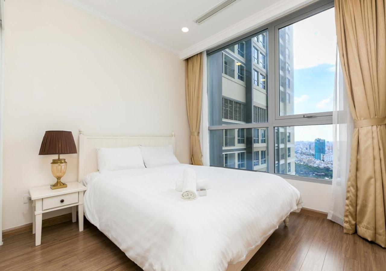 Апартаменты Landmark Plus Central Park Vista Хошимин Экстерьер фото